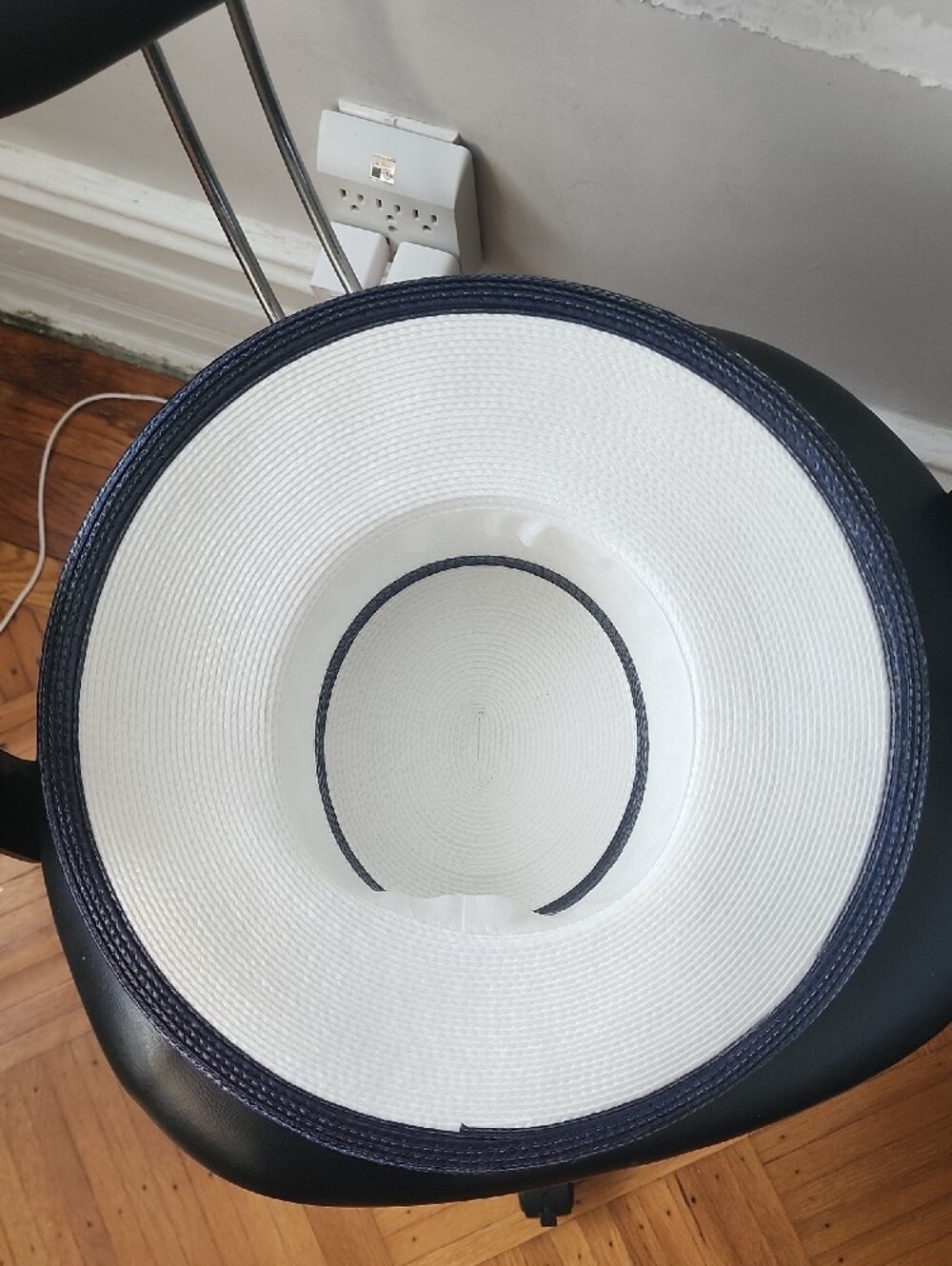 Classic White Straw Sun Hat with Black Trim and Bow. New Without Tag - Picture 7 of 14